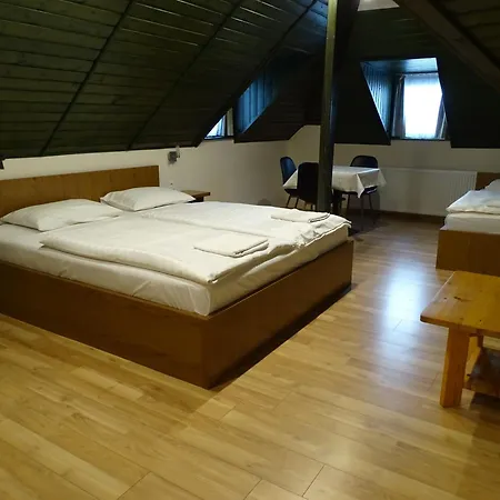 Alabárdos Panzió és Apartmanház Esztergom Extérieur photo