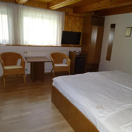 Alabárdos Panzió és Apartmanház Esztergom Extérieur photo