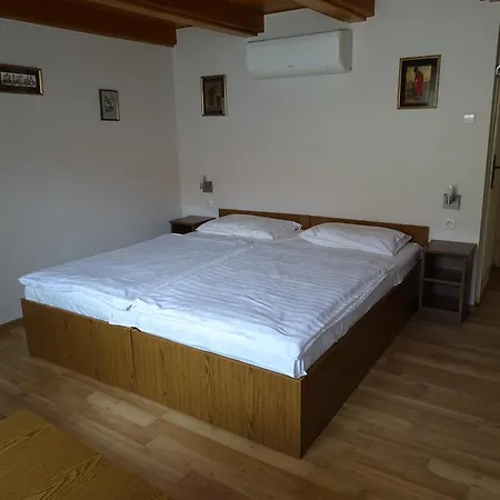 Alabárdos Panzió és Apartmanház Esztergom Extérieur photo