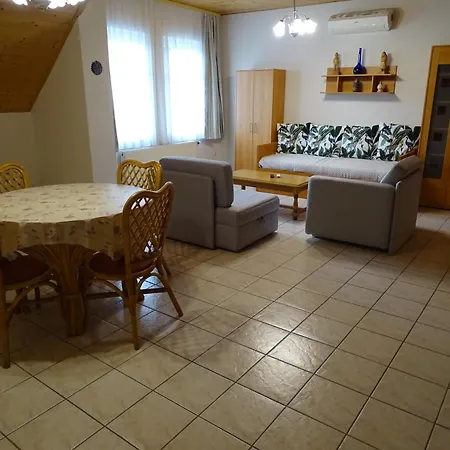 Alabárdos Panzió és Apartmanház Esztergom Extérieur photo