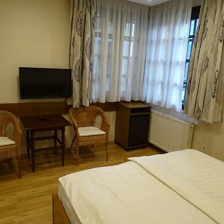 Alabárdos Panzió és Apartmanház Esztergom Extérieur photo