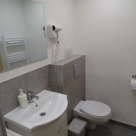 Alabardos Panzio Es Apartmanhaz Esztergom Exterior photo