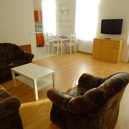 Alabárdos Panzió és Apartmanház Esztergom Extérieur photo