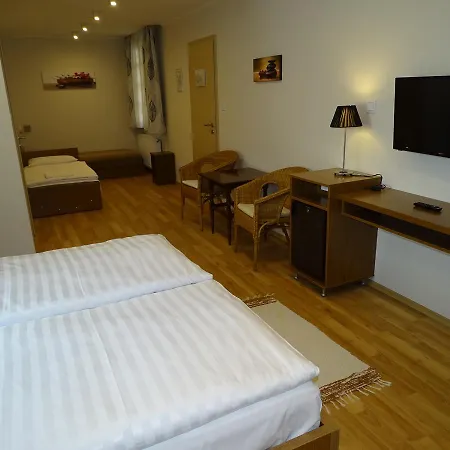 Alabárdos Panzió és Apartmanház Esztergom Extérieur photo