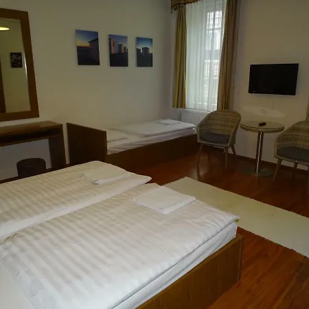 Alabárdos Panzió és Apartmanház Esztergom Extérieur photo