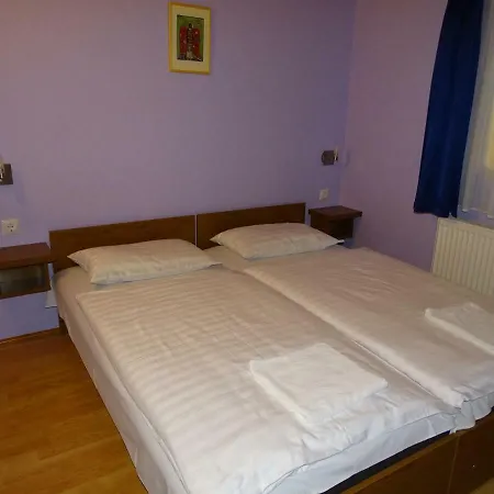 Alabárdos Panzió és Apartmanház Esztergom Extérieur photo