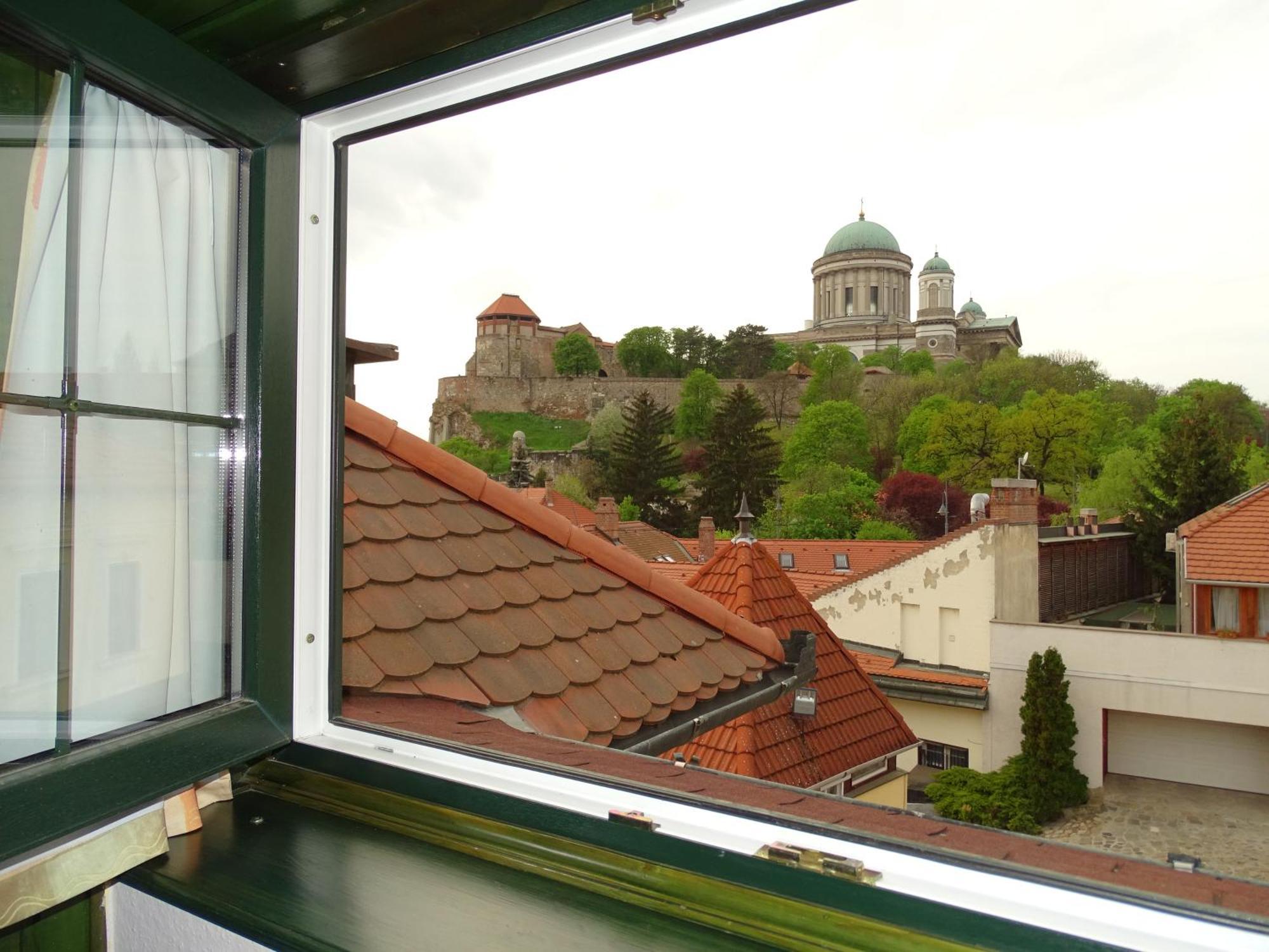 Alabárdos Panzió és