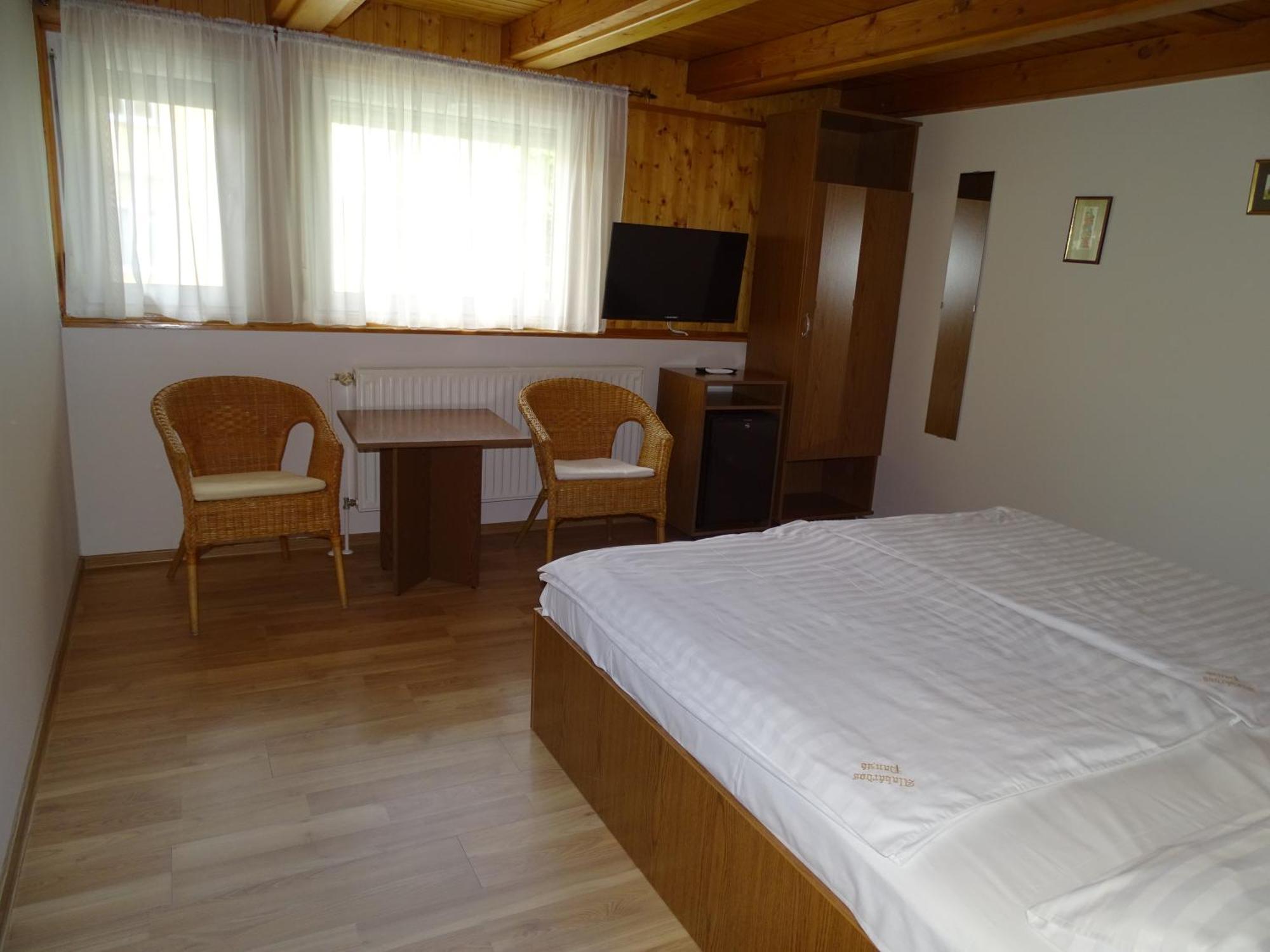 Bed & Breakfast Alabárdos Panzió és 2*