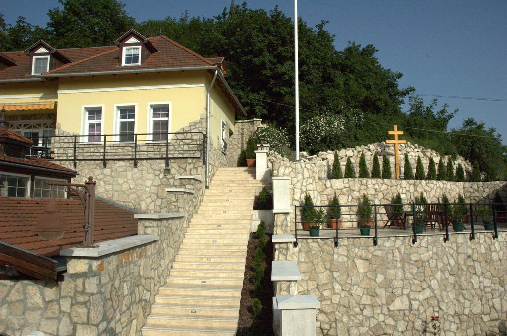 Alabárdos Panzió és 2*