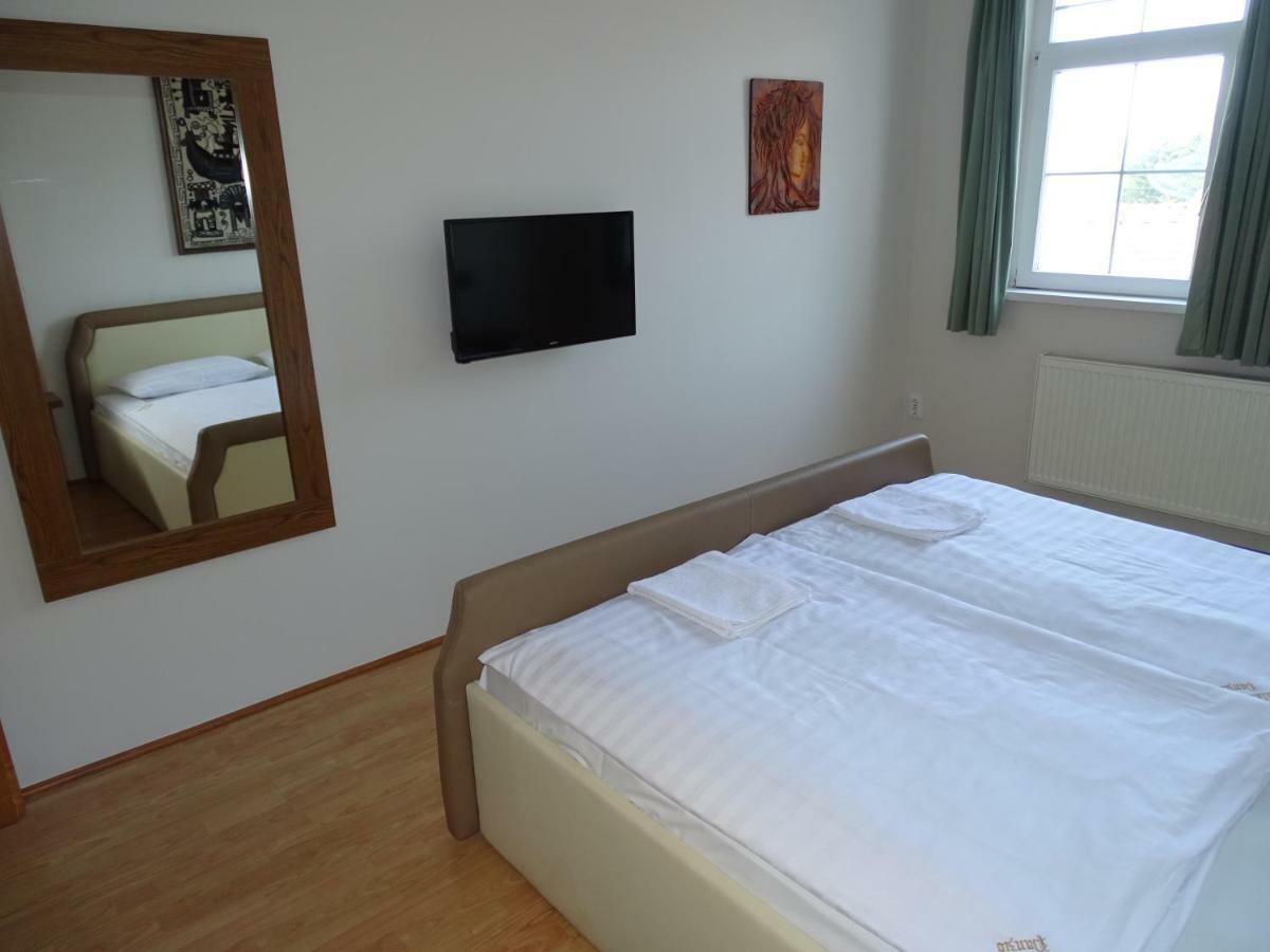 Alabárdos Panzió és Bed & Breakfast 2*